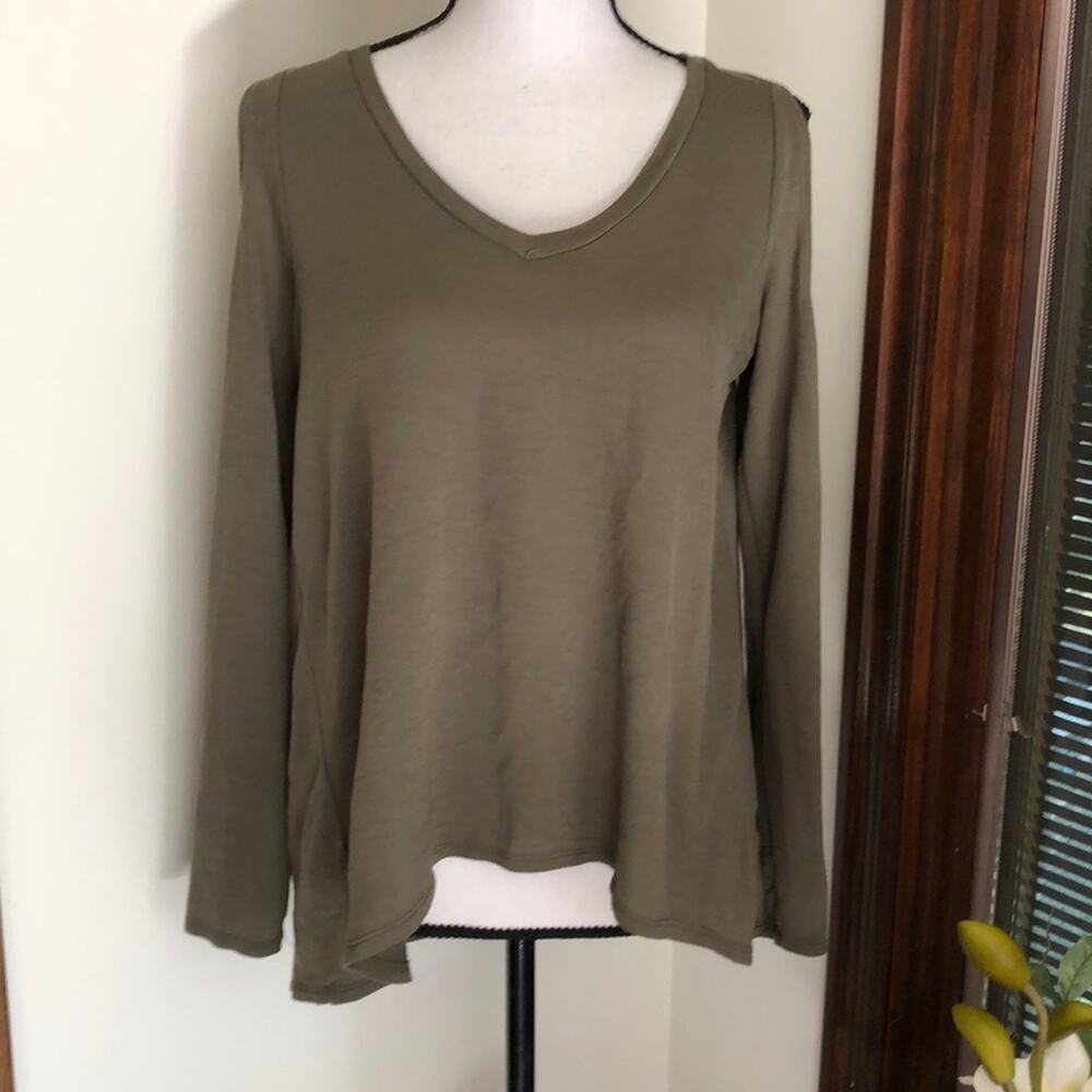 Tresics | Cold Shoulder Long Sleeve Shirt Size S